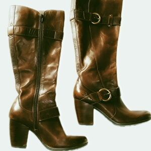 Born Hayden Knee High Leather Boots Great Condition! Sz 7.5 Brown Buckle Heel
